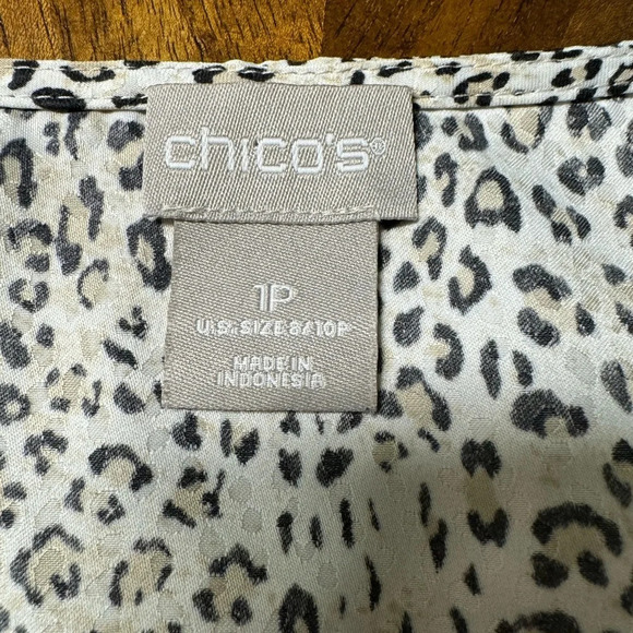 Chicos Petite Animal-Print Tie-Sleeve Button Top Size 1 US Med 8/10 Cheetah - Picture 7 of 9